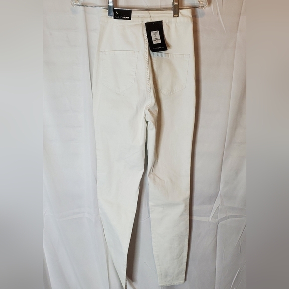 Fashion Nova Luxe Ultra High Waist White Jeans in Size 5 NWT - Picture 4 of 4